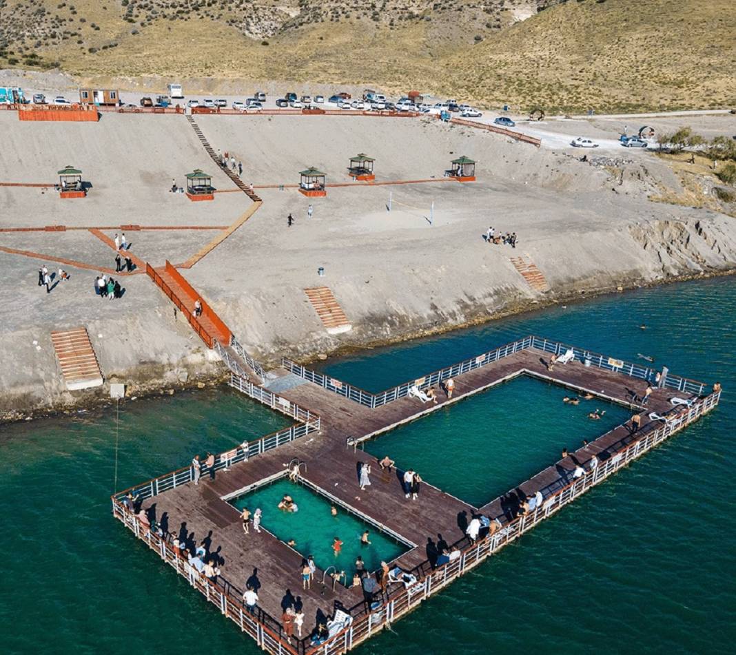 Konya'da tadı acı, huzuru tatlı göl: Turistler için kış da fark etmiyor 8